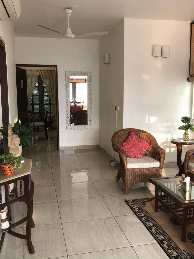 The Neem Bed & Breakfast Ню Делхи Екстериор снимка