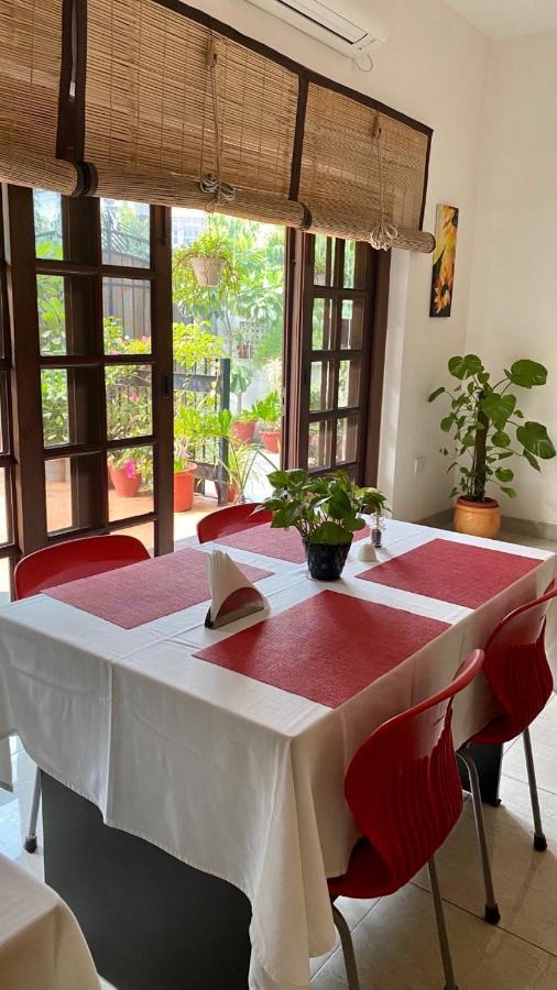 The Neem Bed & Breakfast Ню Делхи Екстериор снимка
