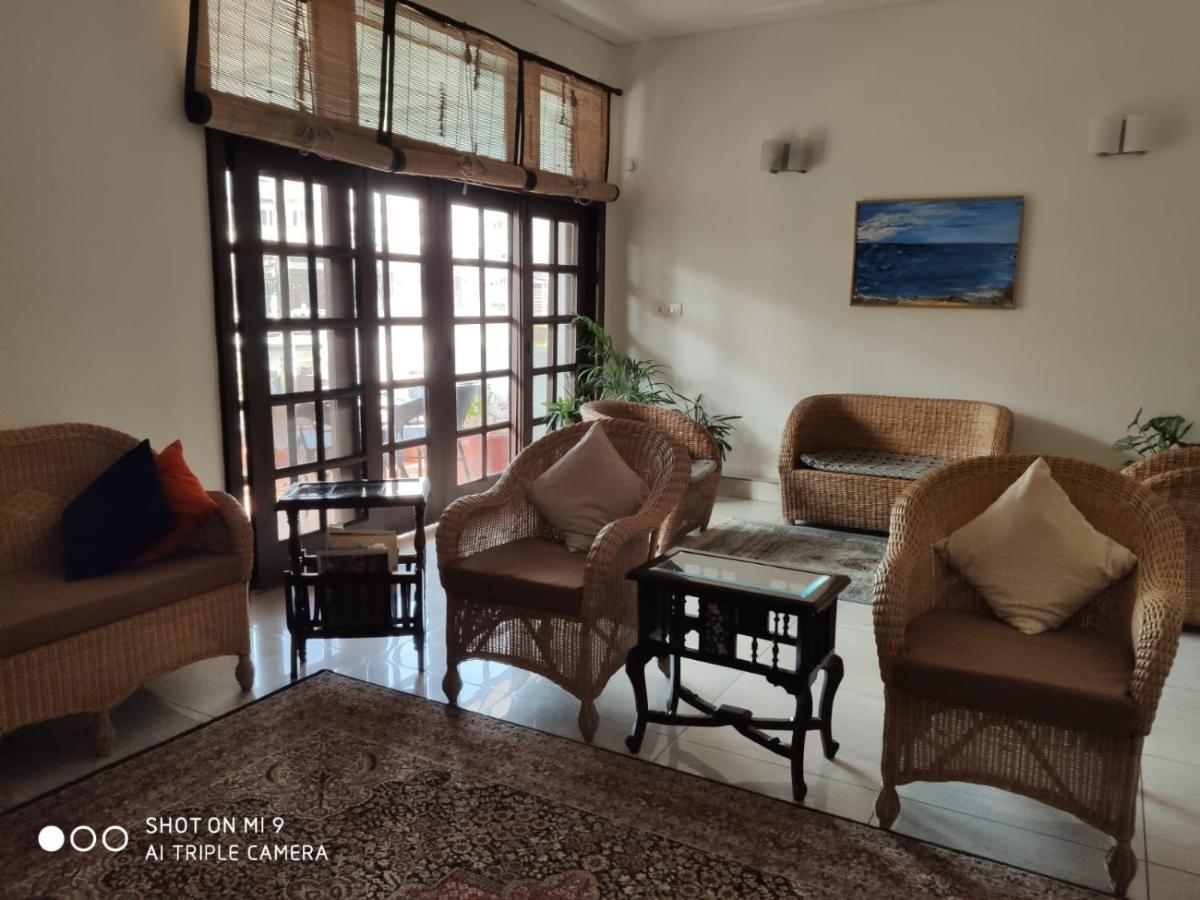 The Neem Bed & Breakfast Ню Делхи Екстериор снимка