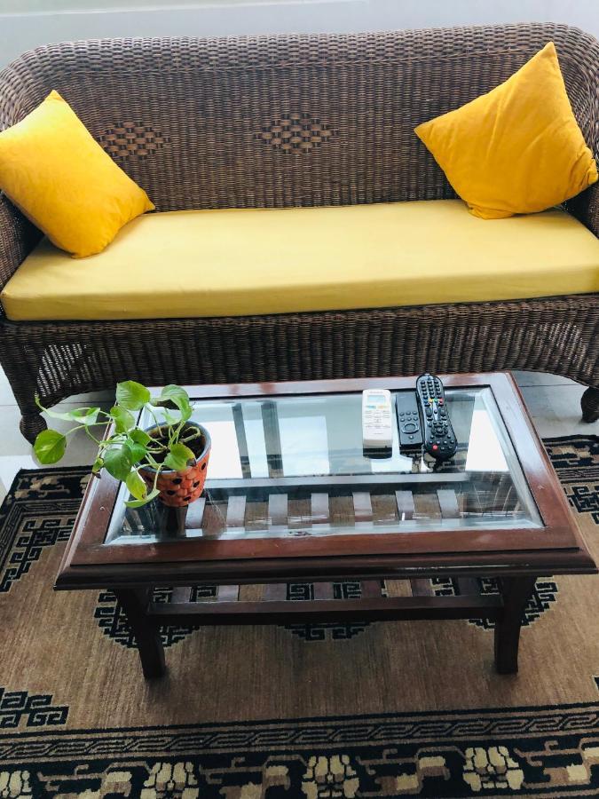 The Neem Bed & Breakfast Ню Делхи Екстериор снимка