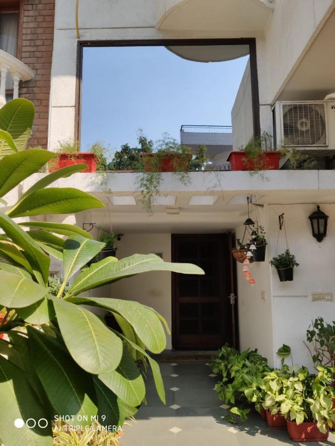 The Neem Bed & Breakfast Ню Делхи Екстериор снимка