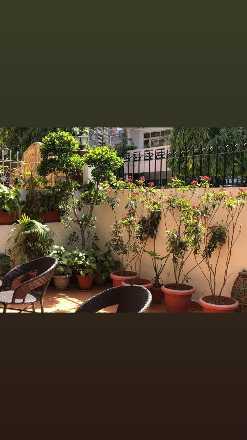 The Neem Bed & Breakfast Ню Делхи Екстериор снимка