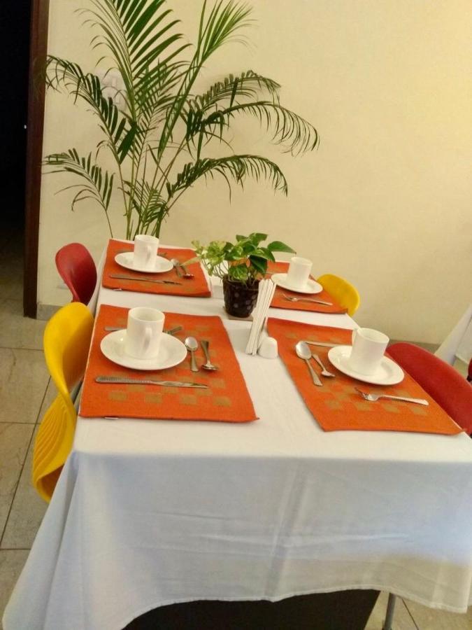 The Neem Bed & Breakfast Ню Делхи Екстериор снимка