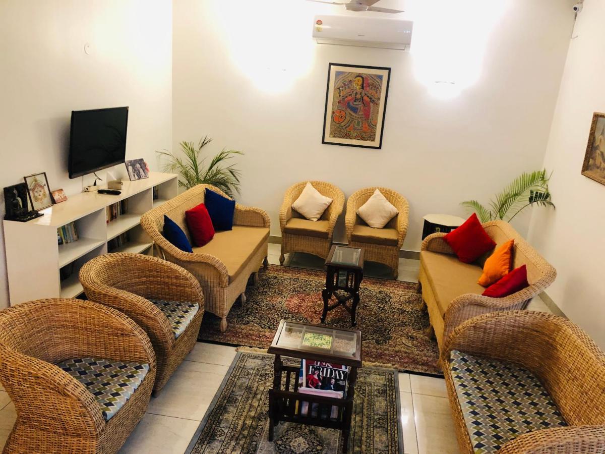 The Neem Bed & Breakfast Ню Делхи Екстериор снимка