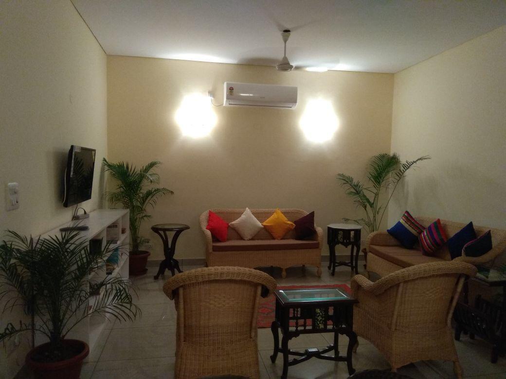 The Neem Bed & Breakfast Ню Делхи Екстериор снимка