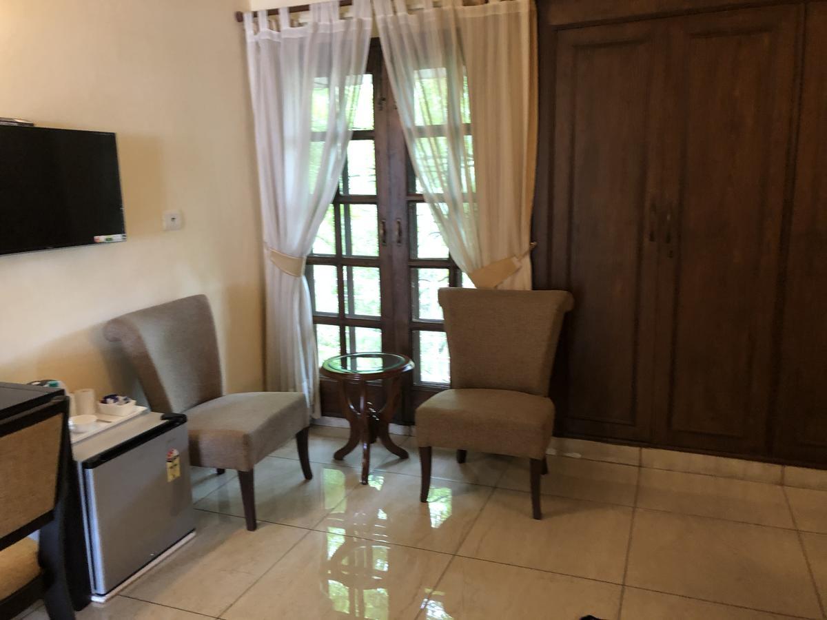 The Neem Bed & Breakfast Ню Делхи Екстериор снимка