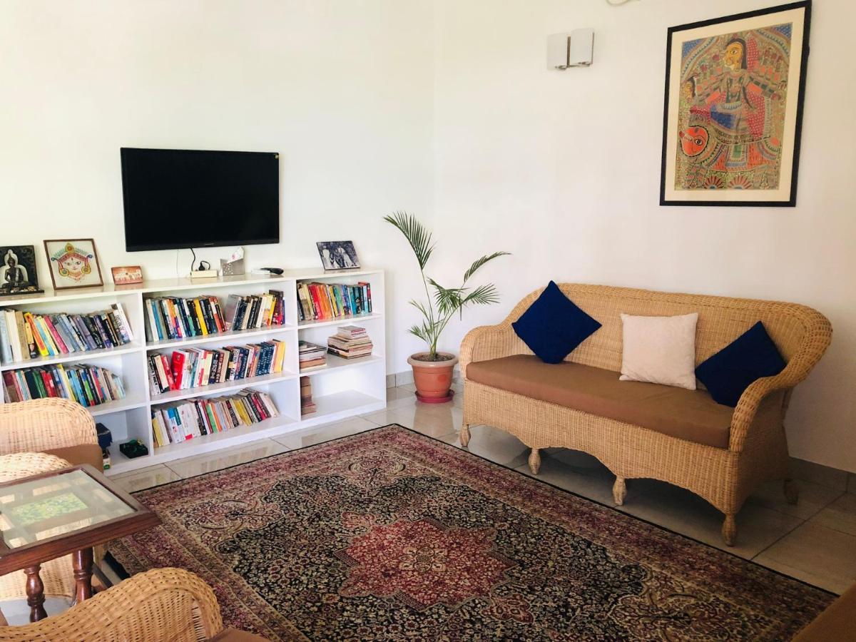 The Neem Bed & Breakfast Ню Делхи Екстериор снимка