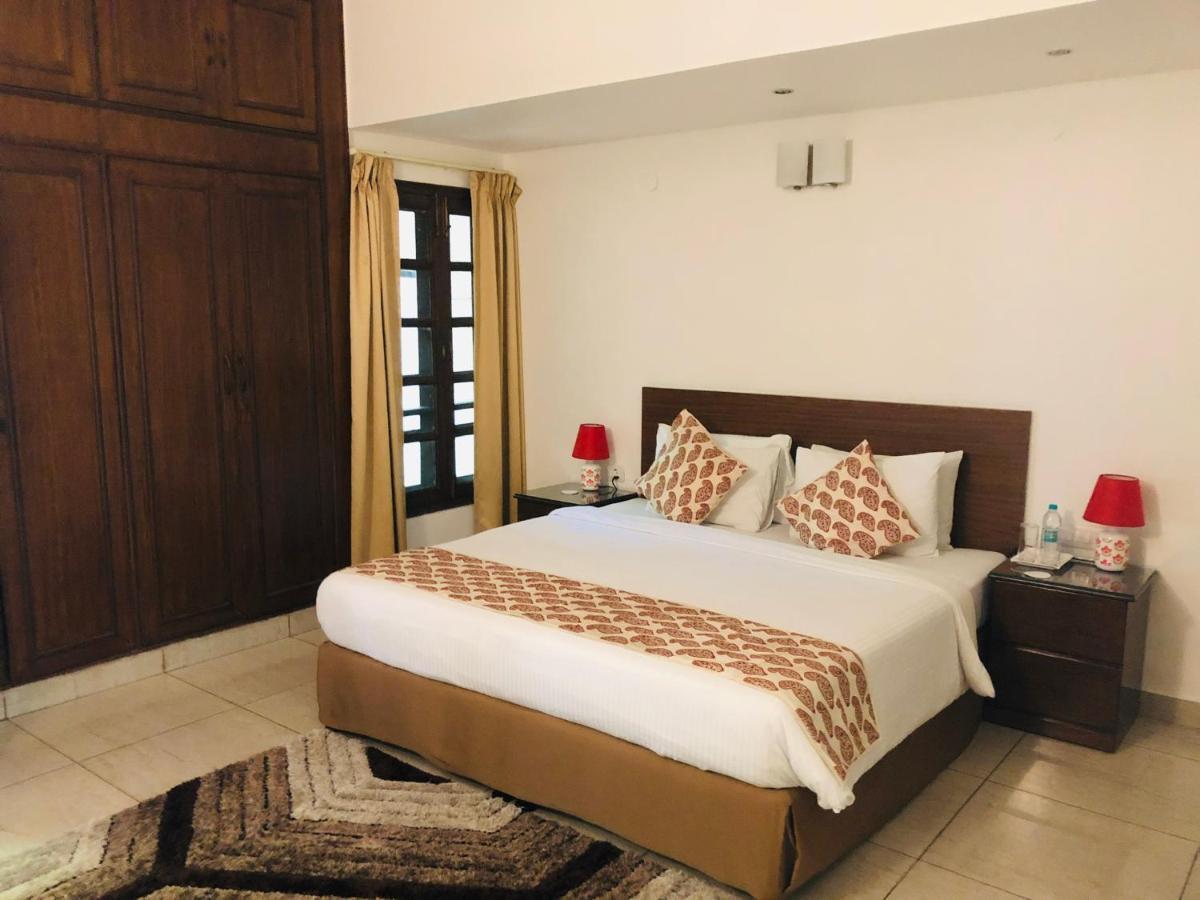 The Neem Bed & Breakfast Ню Делхи Екстериор снимка